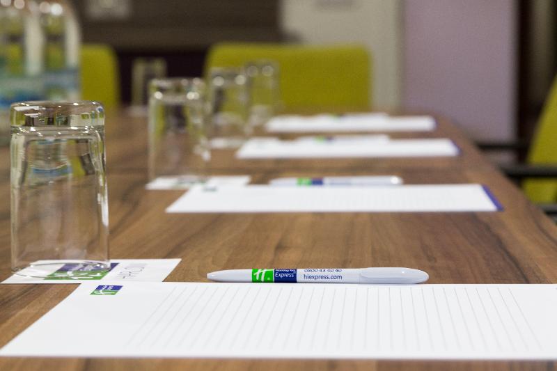 Holiday inn Express Harlow - Lobi