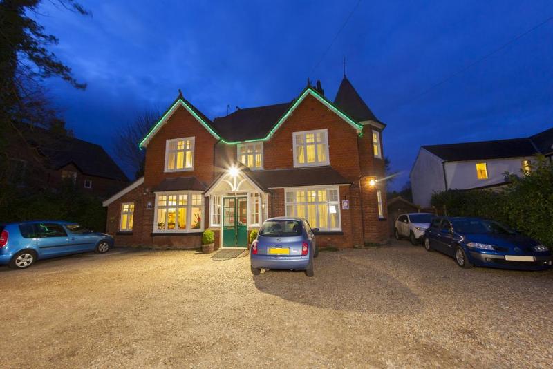 Gatwick Turret Guest House - Genel