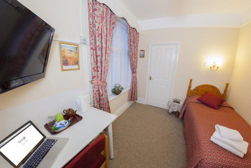 Gatwick Turret Guest House - Genel