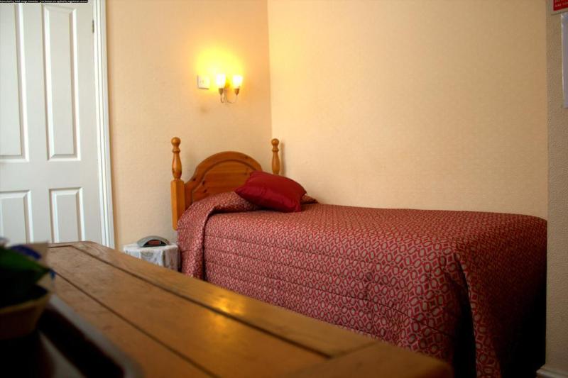 Gatwick Turret Guest House - Genel