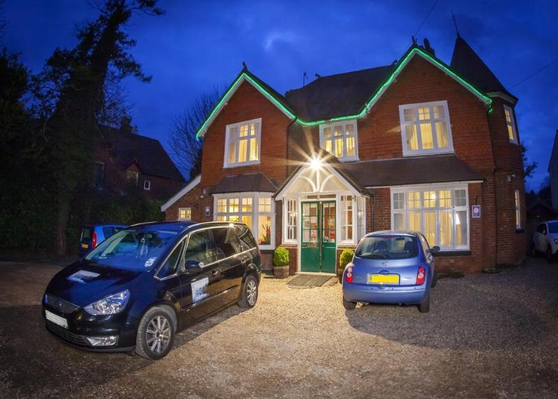 Gatwick Turret Guest House - Genel