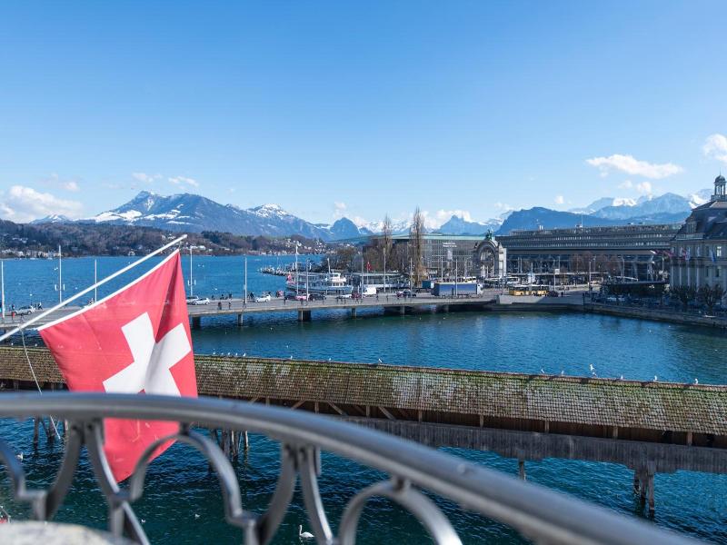 Des Alpes - Genel