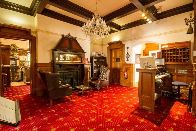 The Normanhurst - Lobi
