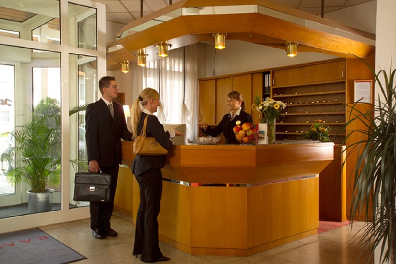H+ Hotel Lampertheim - Lobi