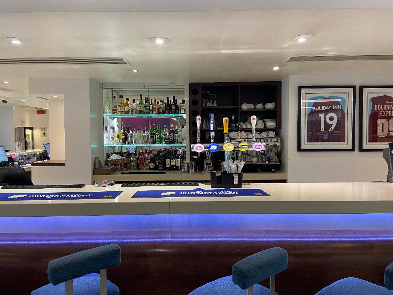 Holiday Inn Express Burnley - Bar