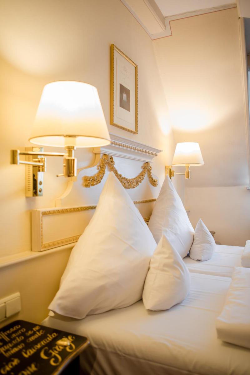 Romantik Hotel & Restaurant Fürstenhof - Genel