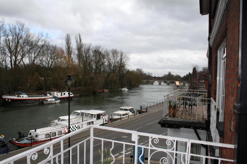The Thames - Genel