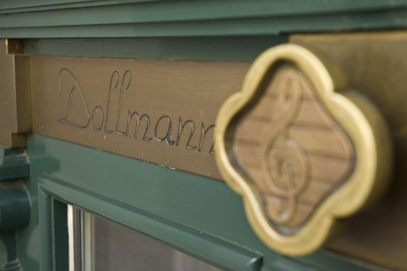 Splendid Dollmann - Genel