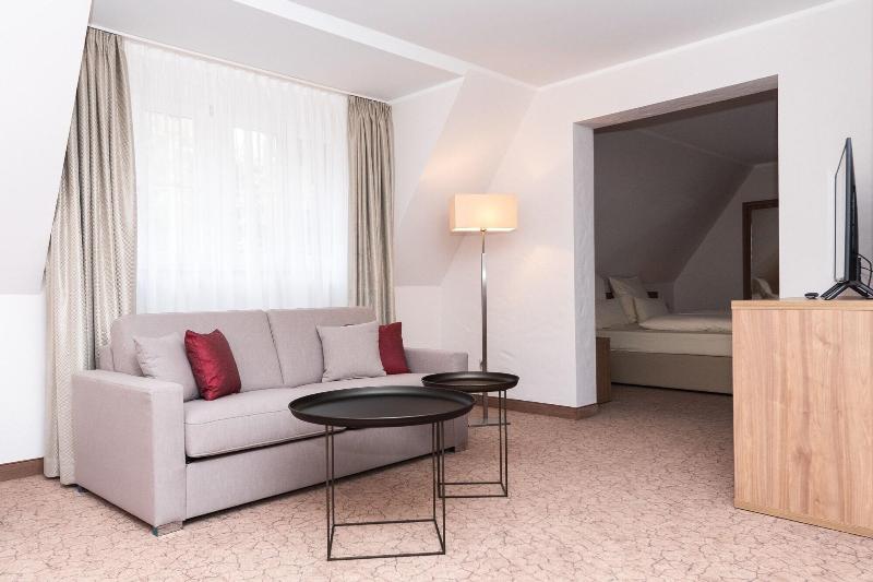 Schloss Hohenfeld Parkhotel - Oda