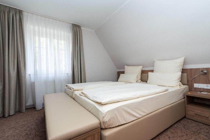 Schloss Hohenfeld Parkhotel - Oda
