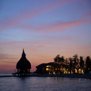 OUTRIGGER Maldives Maafushivaru Resort fotoÄŸrafÄ±