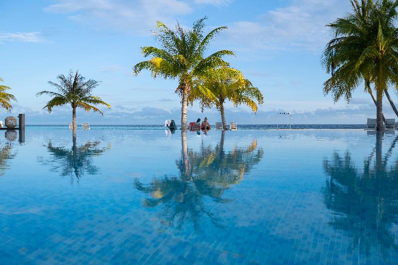 OUTRIGGER Maldives Maafushivaru Resort - Havuz