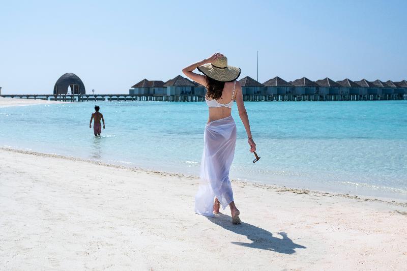 OUTRIGGER Maldives Maafushivaru Resort - Plaj
