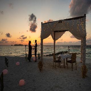 OUTRIGGER Maldives Maafushivaru Resort fotoÄŸrafÄ±