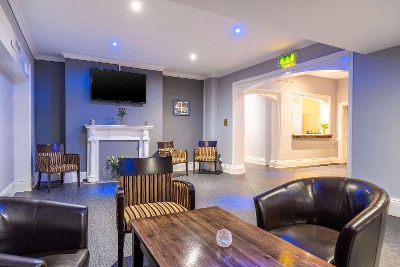 Broadfield Park Hotel - Lobi