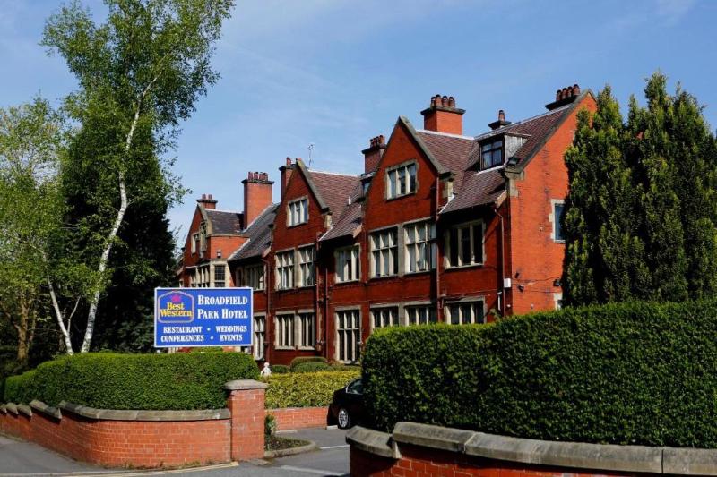 Broadfield Park Hotel - Genel