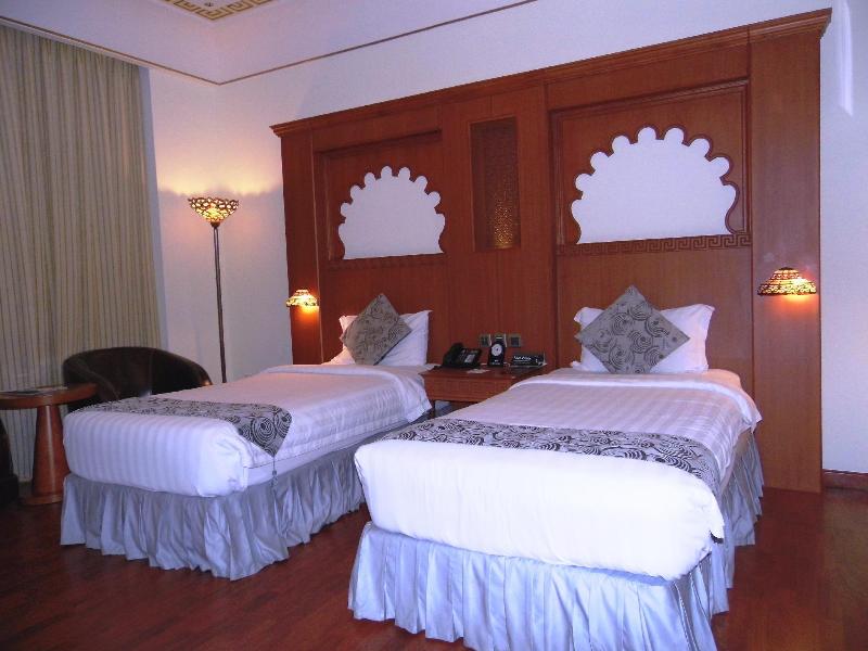 The Platinum Hotel - Genel