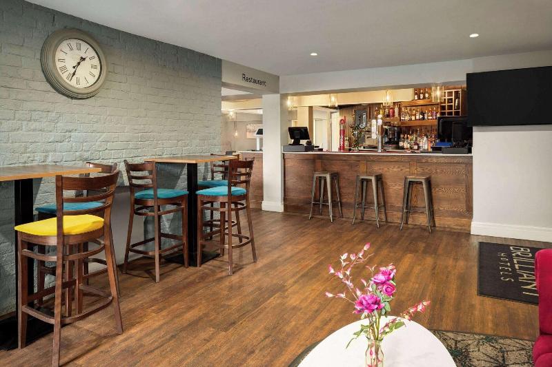 Trafford Hall Hotel - Bar