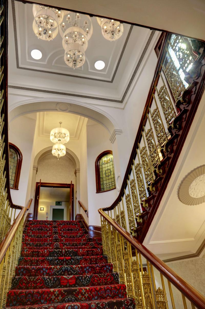 Trafford Hall Hotel - Lobi