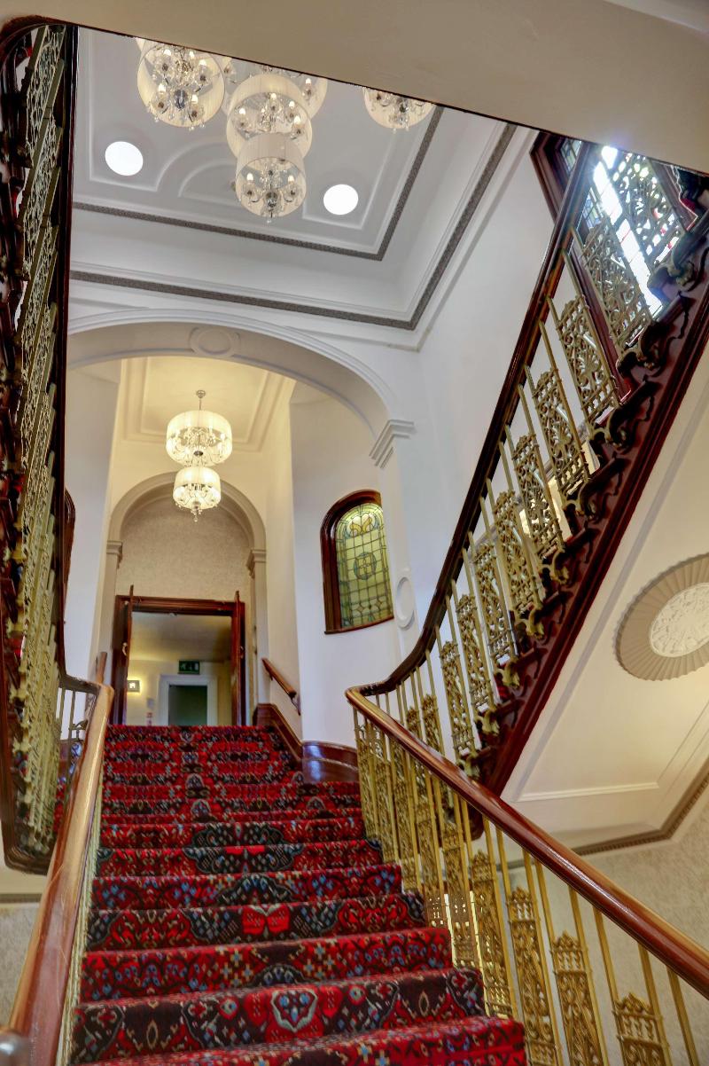 Trafford Hall Hotel - Lobi