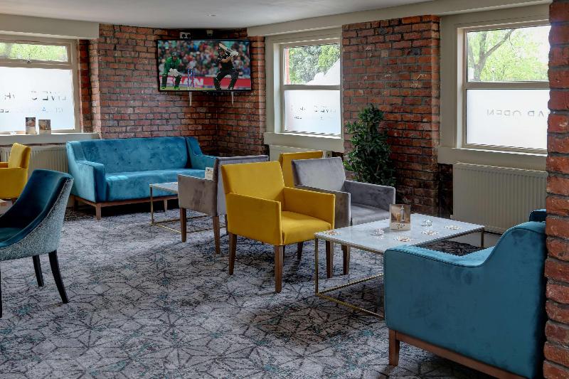 Trafford Hall Hotel - Lobi