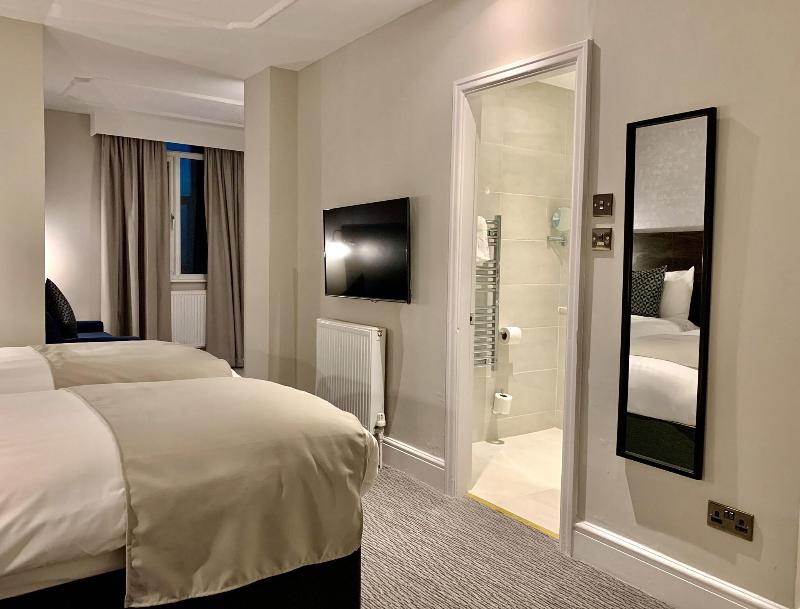 Trafford Hall Hotel - Oda