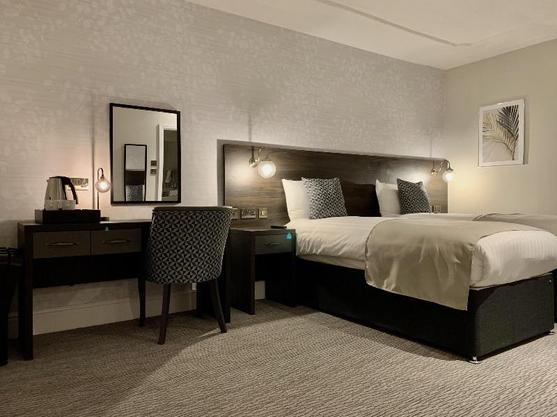 Trafford Hall Hotel - Oda