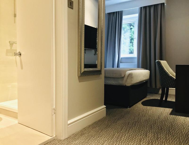 Trafford Hall Hotel - Oda