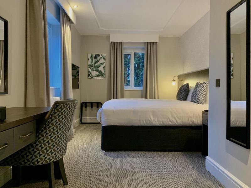 Trafford Hall Hotel - Oda