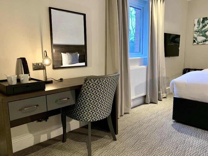 Trafford Hall Hotel - Oda