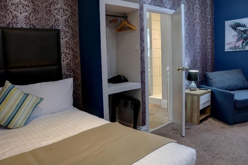 Trafford Hall Hotel - Oda