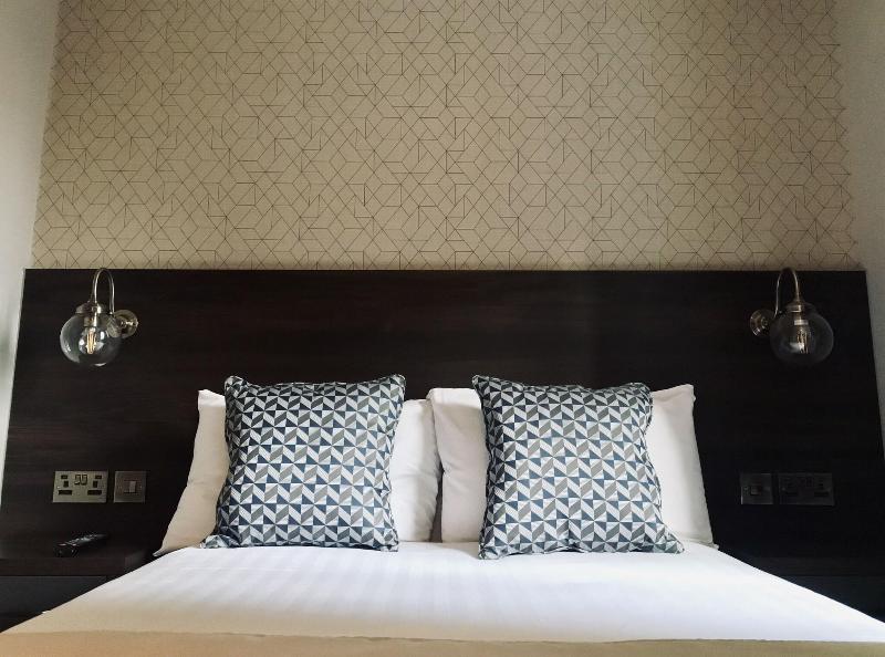 Trafford Hall Hotel - Oda