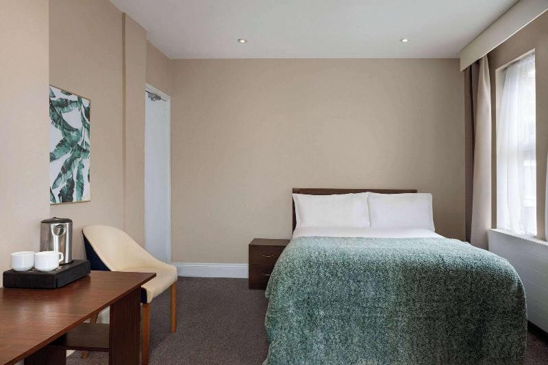 Trafford Hall Hotel - Oda