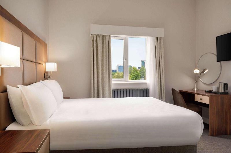 Trafford Hall Hotel - Oda