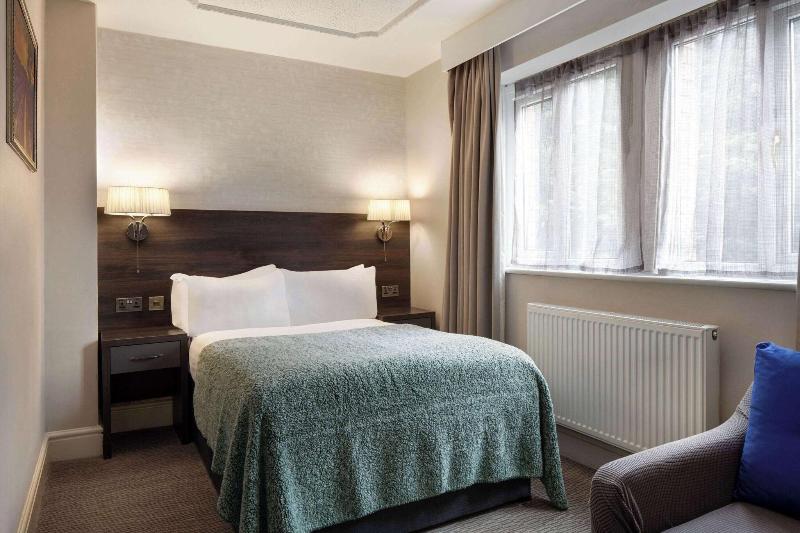 Trafford Hall Hotel - Oda
