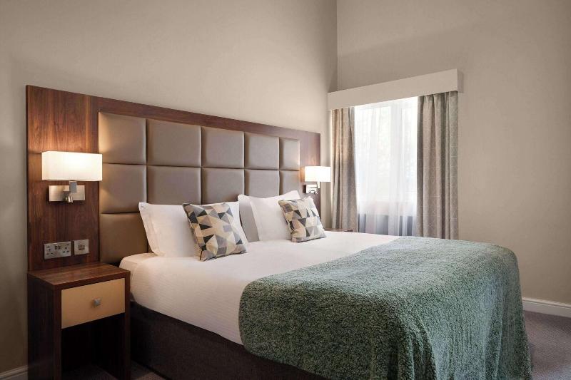 Trafford Hall Hotel - Oda