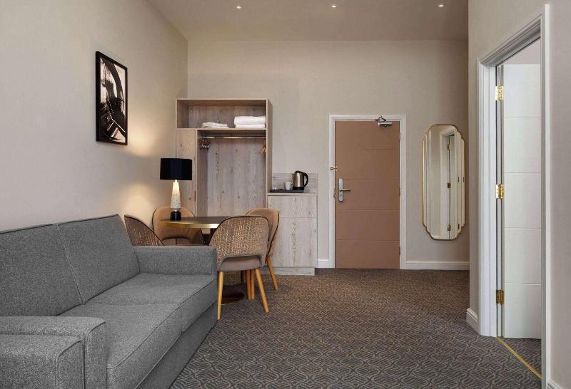 Trafford Hall Hotel - Oda