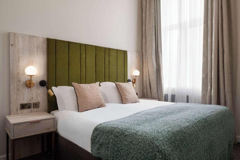 Trafford Hall Hotel - Oda