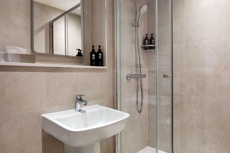 Trafford Hall Hotel - Oda
