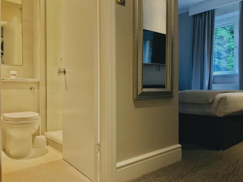 Trafford Hall Hotel - Oda