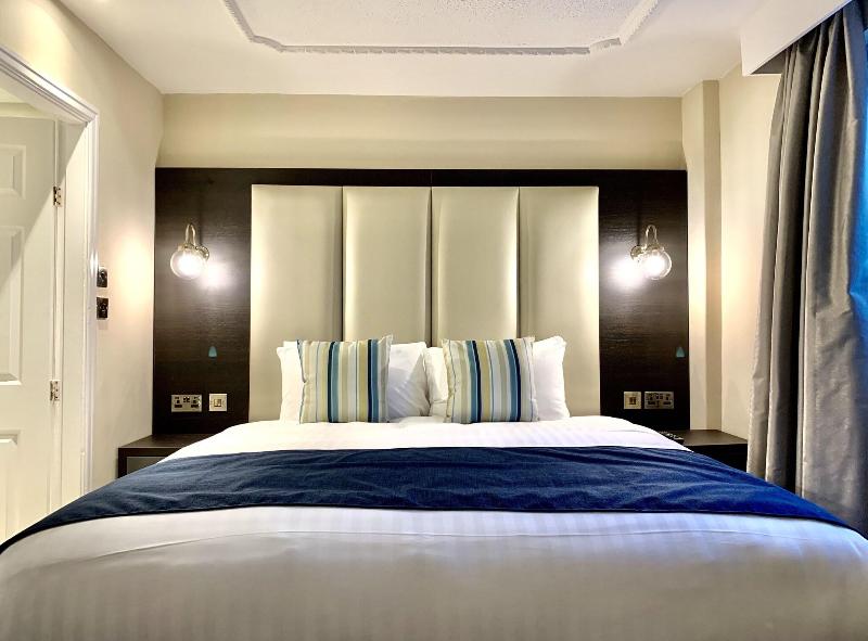 Trafford Hall Hotel - Oda