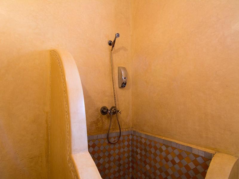 Riad Losra - Oda