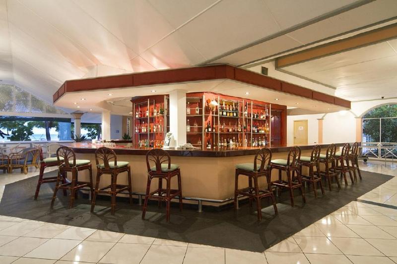 Equator Village - Bar