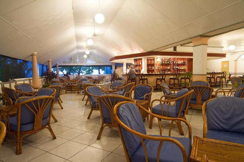 Equator Village - Bar
