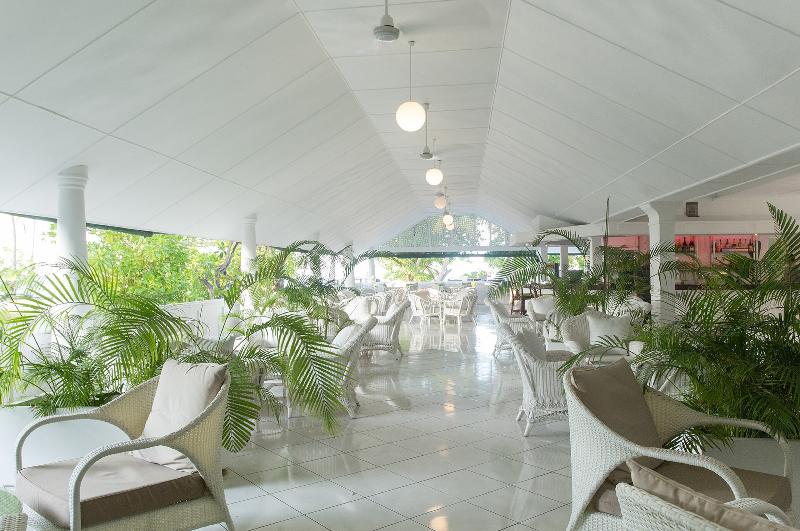 Equator Village - Bar
