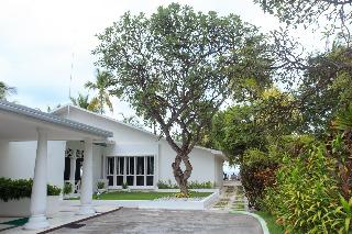 Equator Village otel fotoğrafı