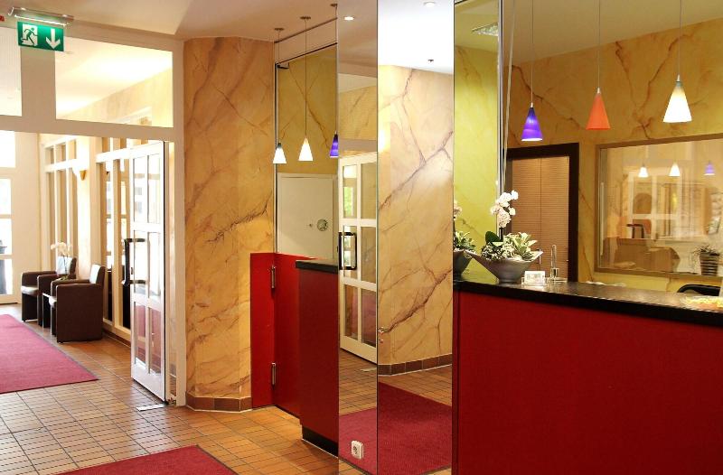 Hotel Gastehaus Forum Am Westkreuz - Lobi