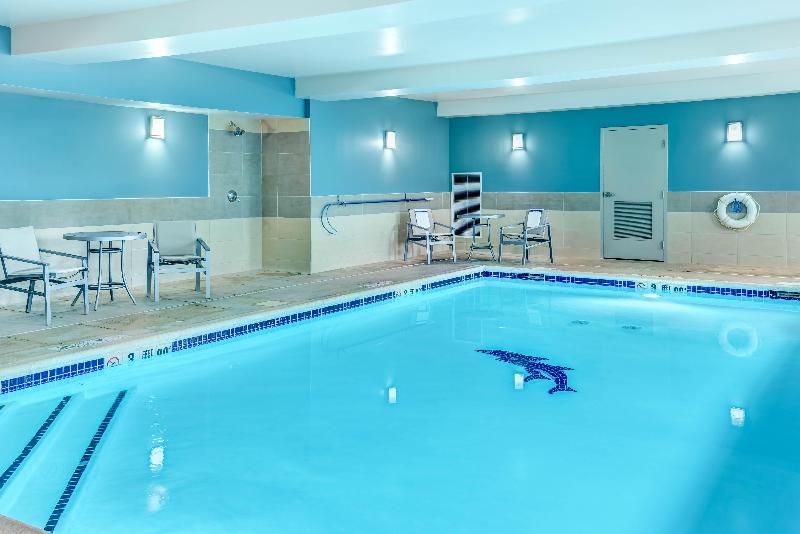 Holiday Inn Express Woodbridge - Havuz