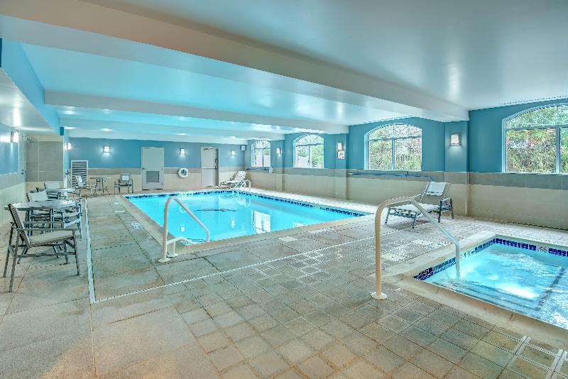 Holiday Inn Express Woodbridge - Havuz