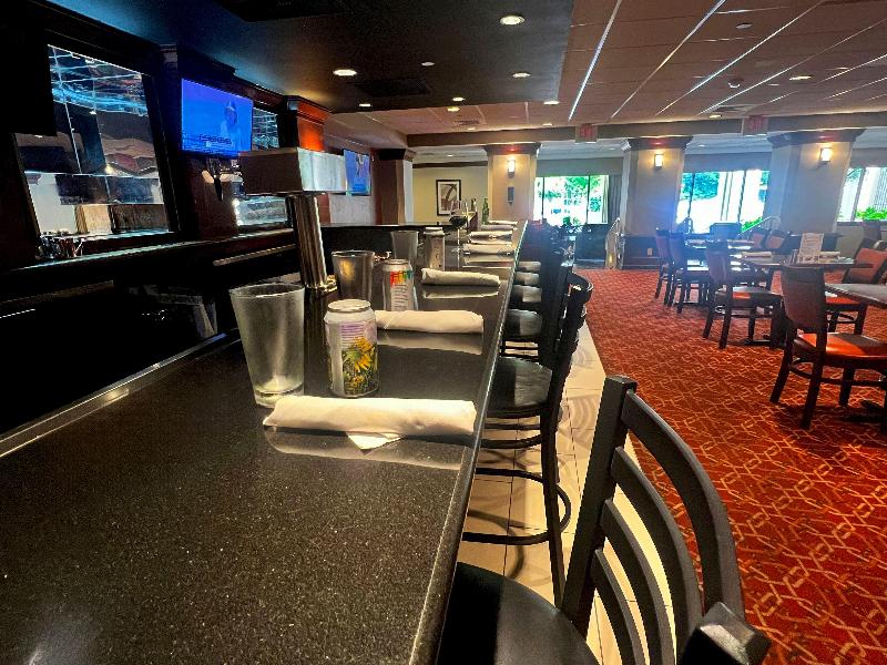 Crowne Plaza Newark Airport - Bar